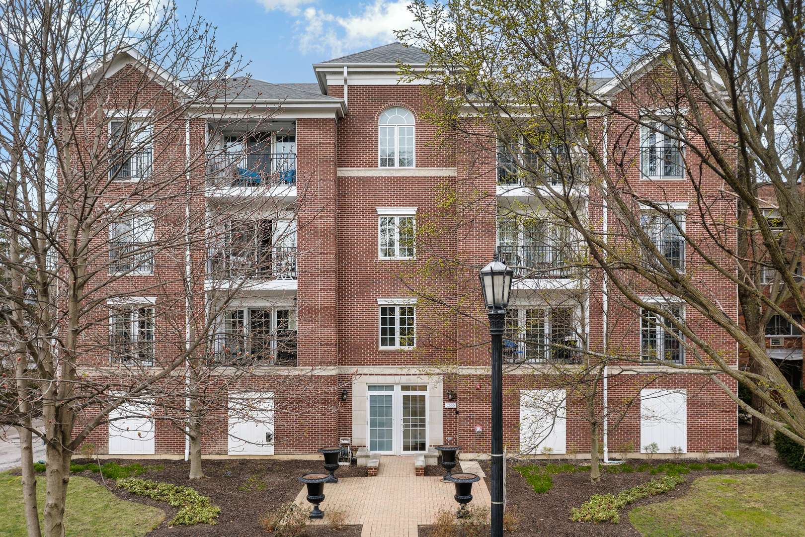 2536 McDaniel AVE #201, Evanston, IL 60201