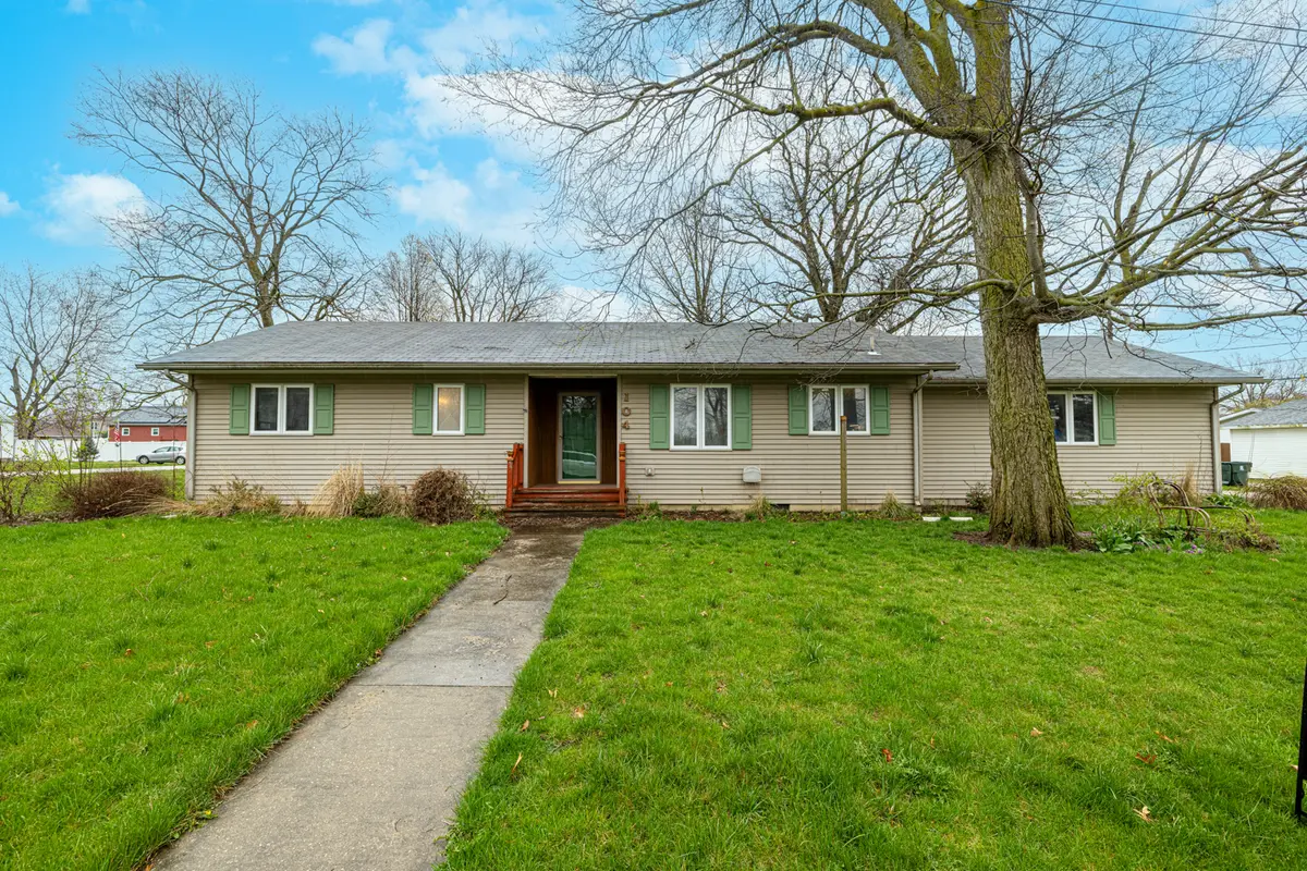 104 N Division ST, Aroma Park, IL 60910