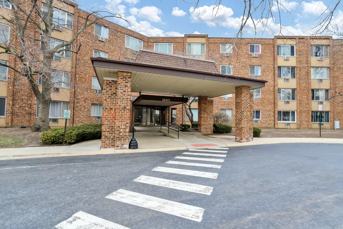 1880 Bonnie LN #104, Hoffman Estates, IL 60169