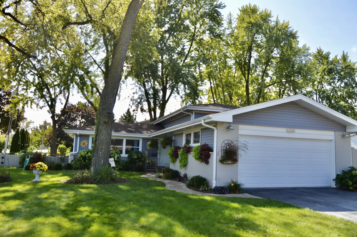 2001 Brentwood RD, Northbrook, IL 60062