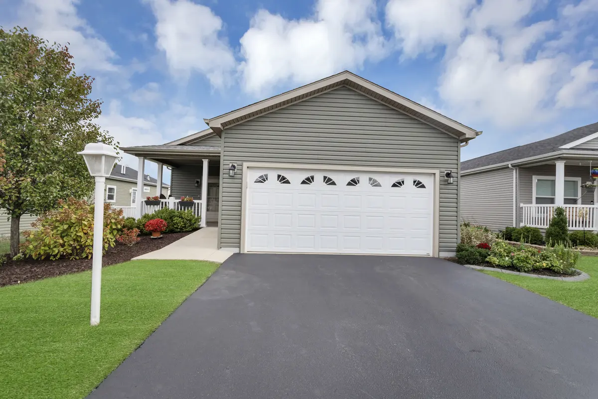 1463 Equestrian DR, Grayslake, IL 60030