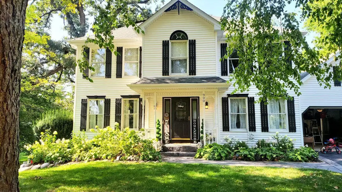 900 Susan CT, Algonquin, IL 60102