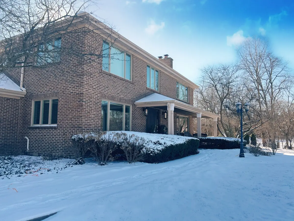 2331 Harrow Gate DR, Inverness, IL 60010