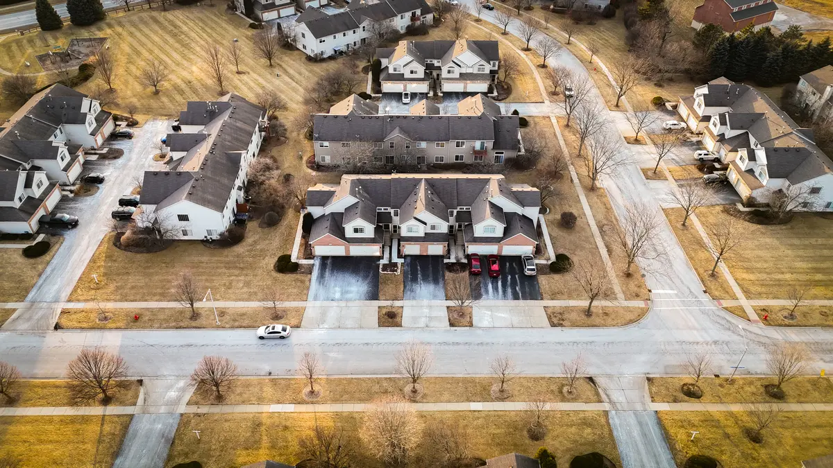 3413 BLUE RIDGE DR, Carpentersville, IL 60110