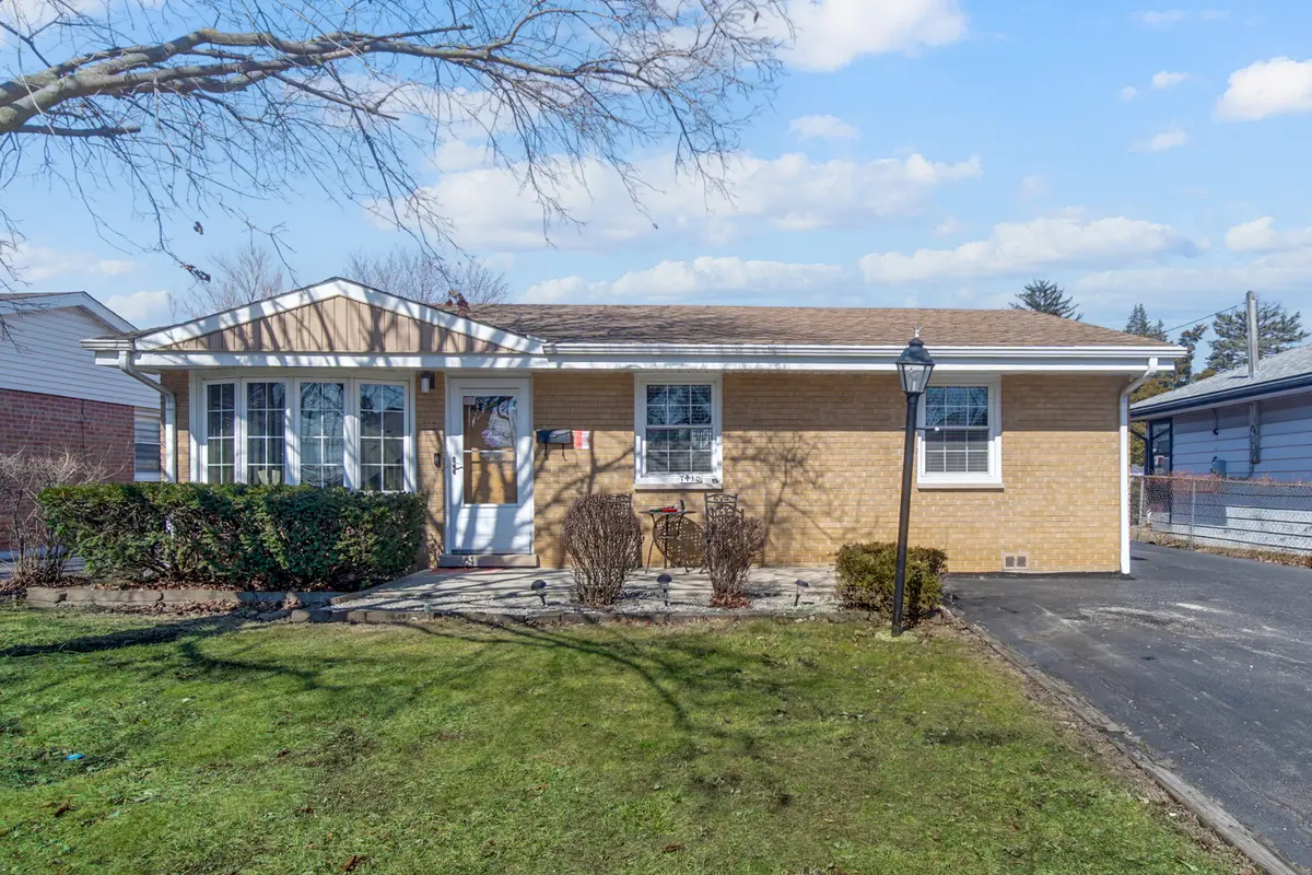 7410 W 114th ST, Worth, IL 60482