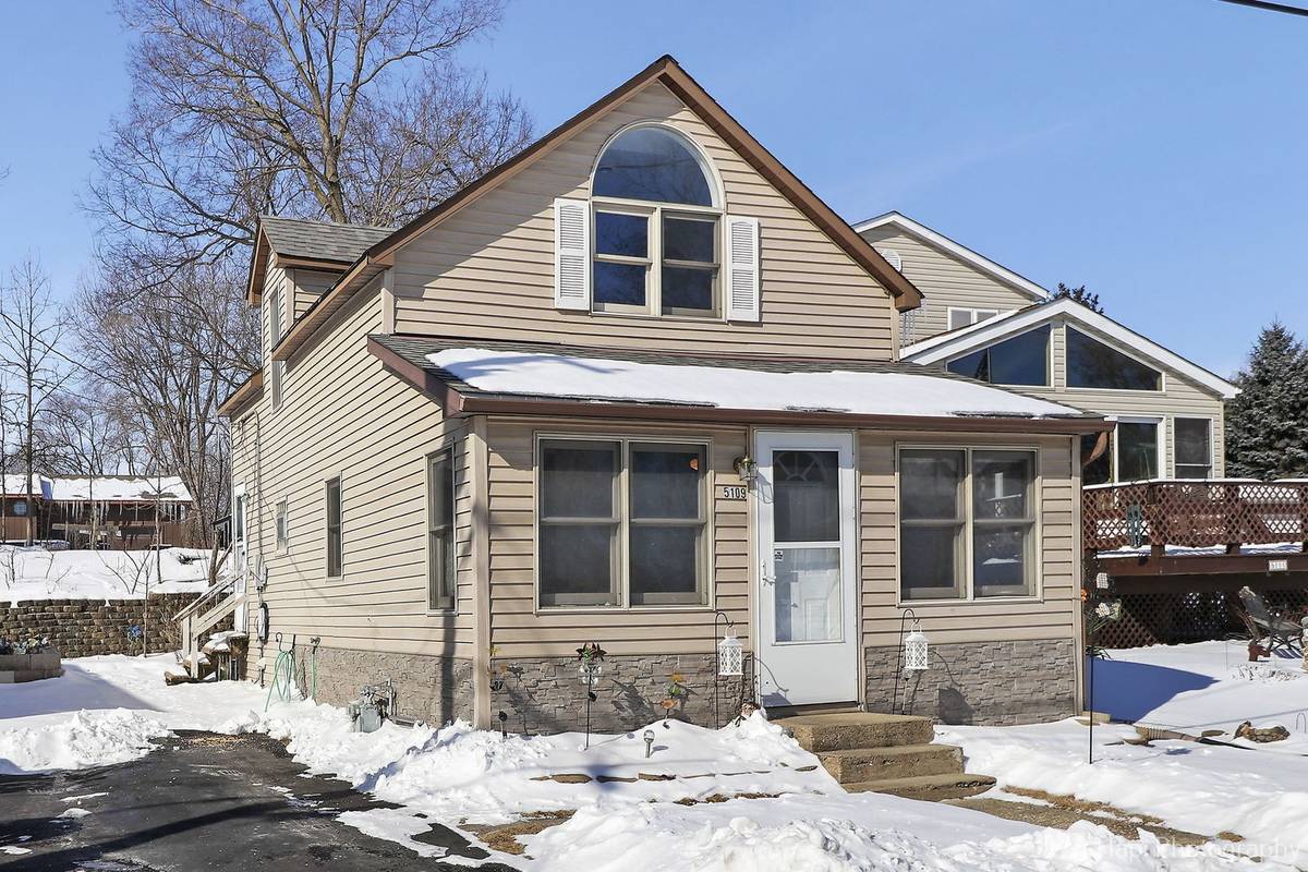 5109 Leeside ST, Mchenry, IL 60050