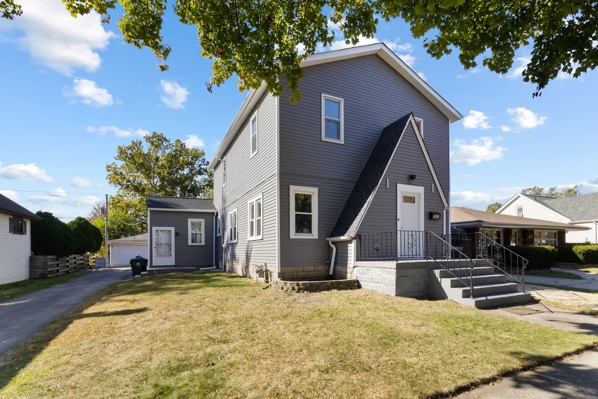 4530 Wenonah AVE, Forest View, IL 60402