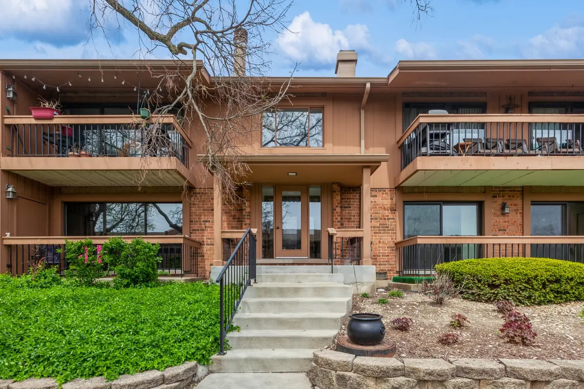 8082 Garfield AVE #6-1, Burr Ridge, IL 60527
