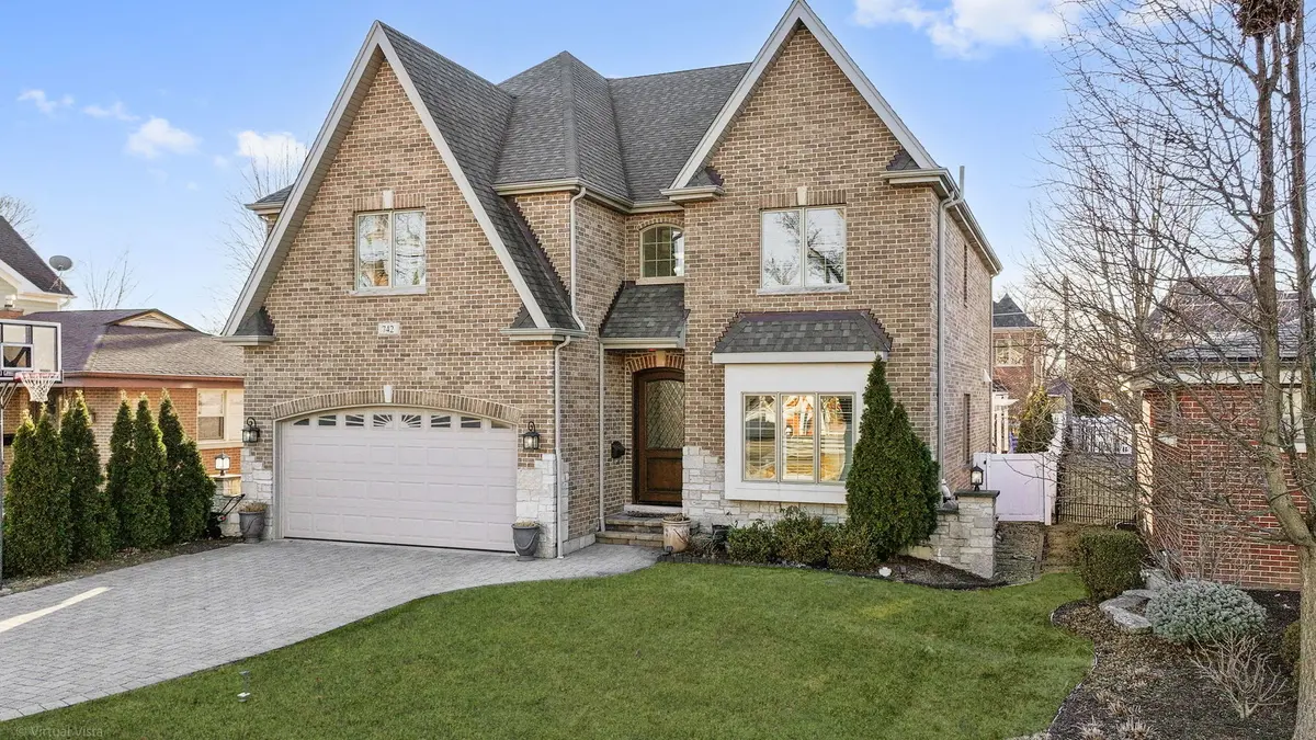 742 S Fairfield AVE, Elmhurst, IL 60126