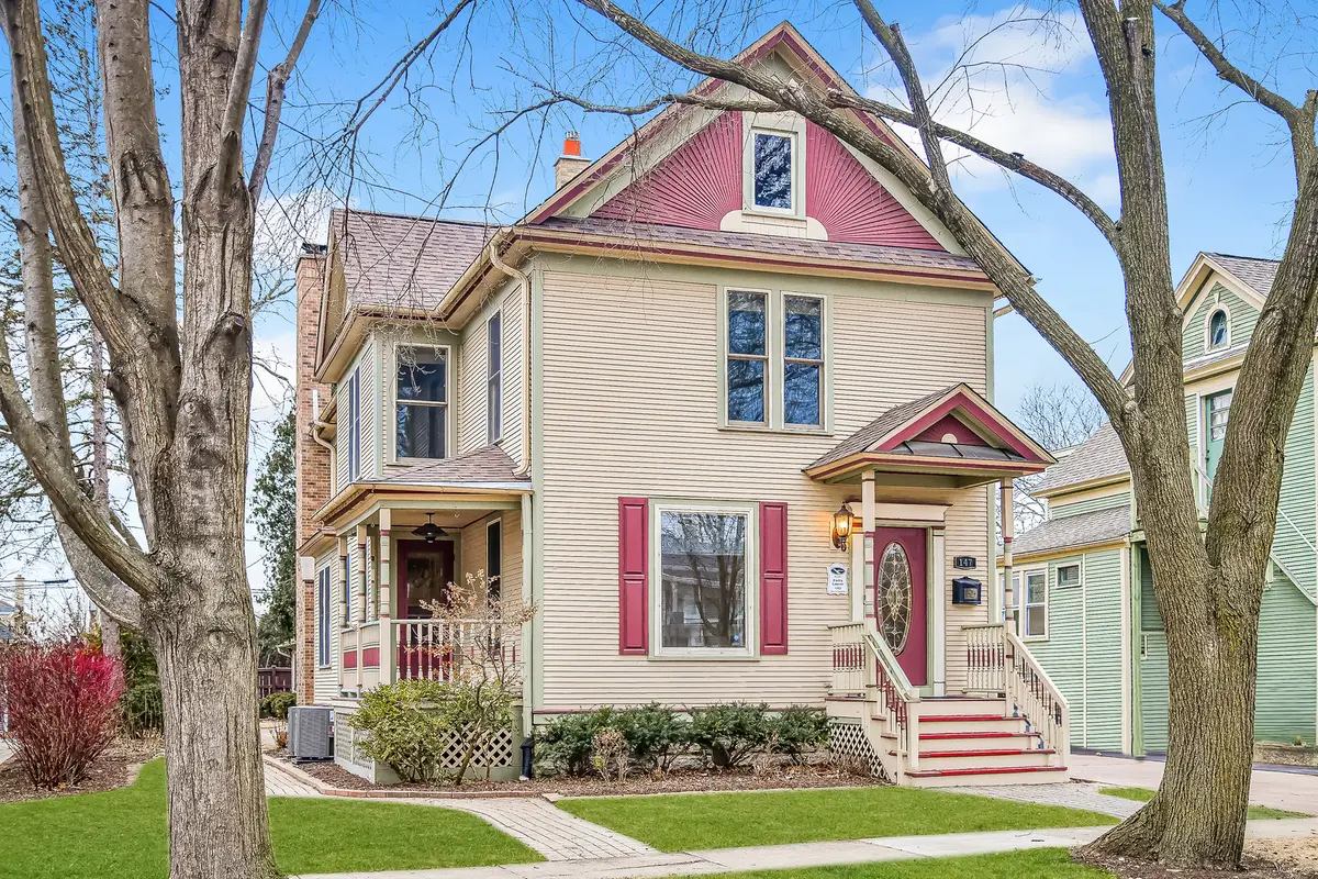 147 N Center ST, Naperville, IL 60540