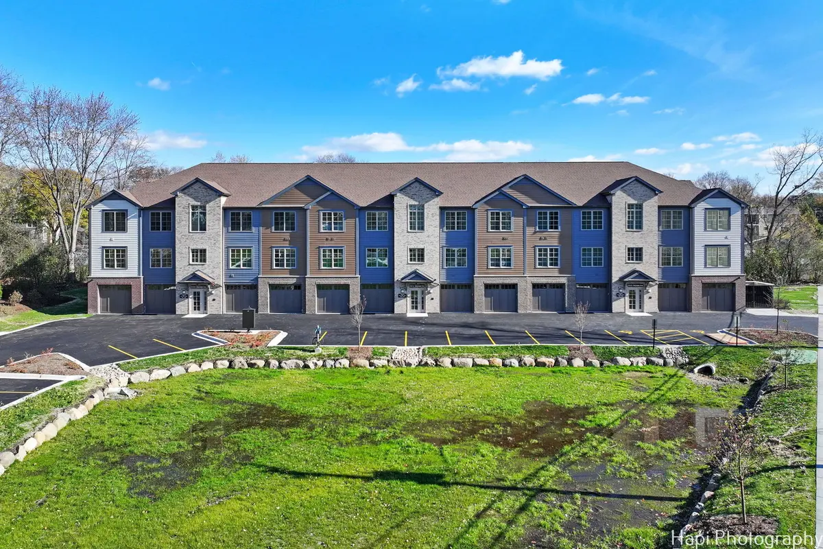 319 S Glendale AVE #206, Barrington, IL 60010