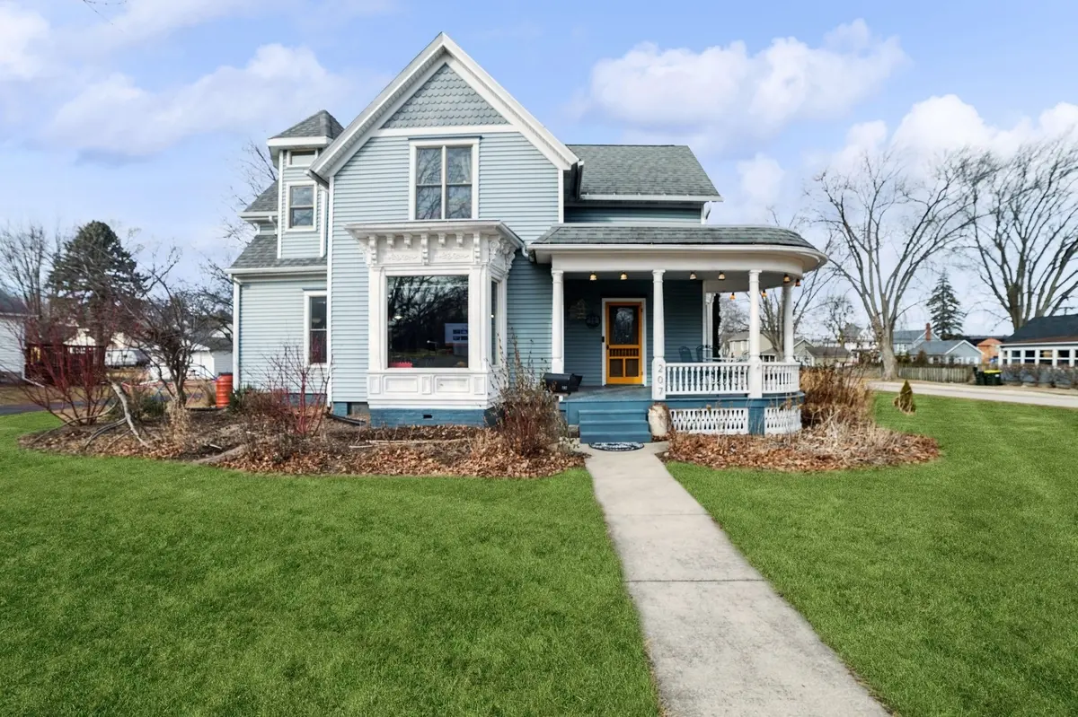 207 S Locust ST, Genoa, IL 60135