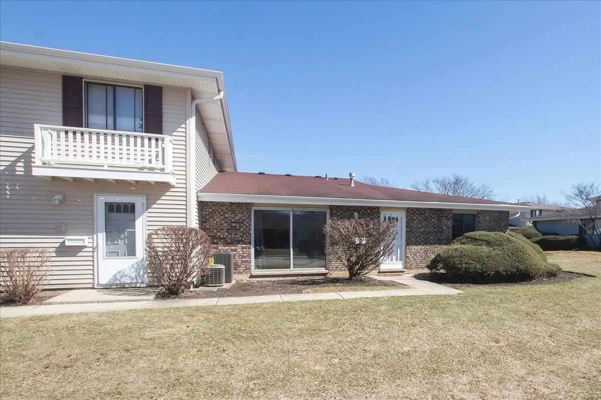 1321 FORESTDALE CT #1321, Schaumburg, IL 60193