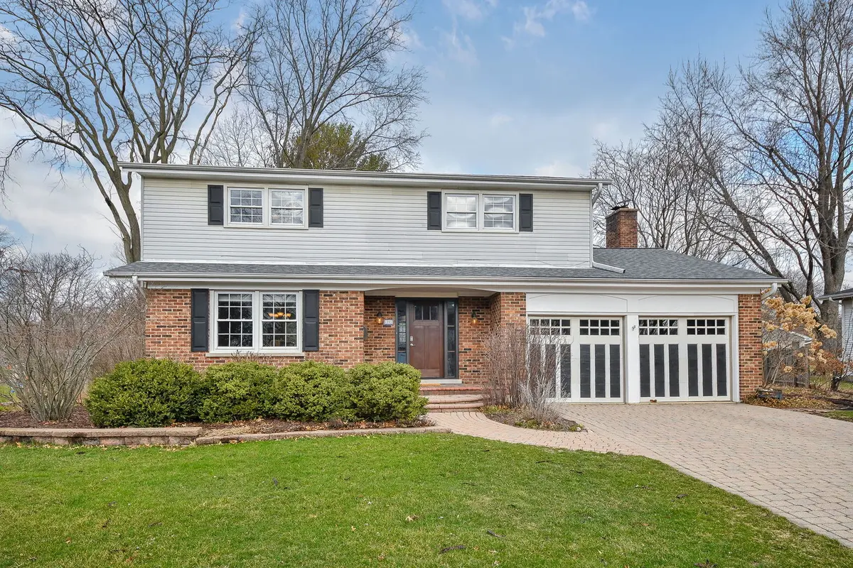 1221 Barbara CT, Naperville, IL 60540