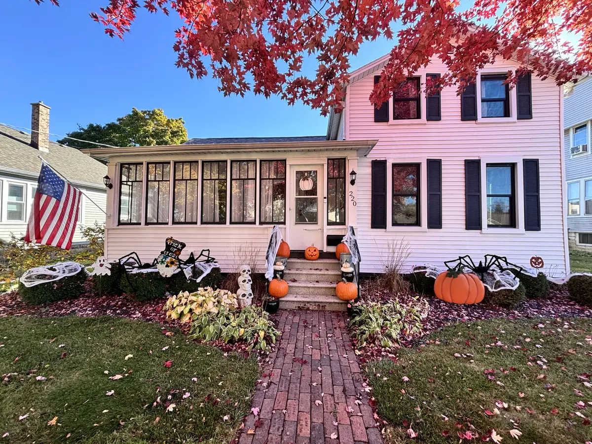 220 S Maple ST, Sycamore, IL 60178