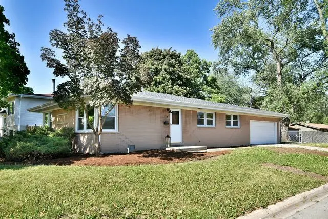 4 E White Oak ST, Arlington Heights, IL 60005