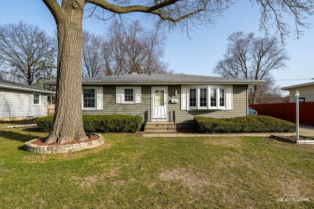 305 Hillside PL, North Aurora, IL 60542