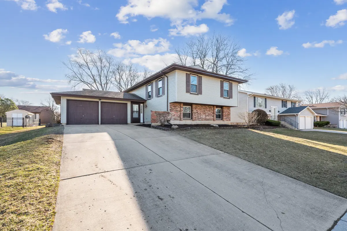 187 Kingston LN, Bloomingdale, IL 60108
