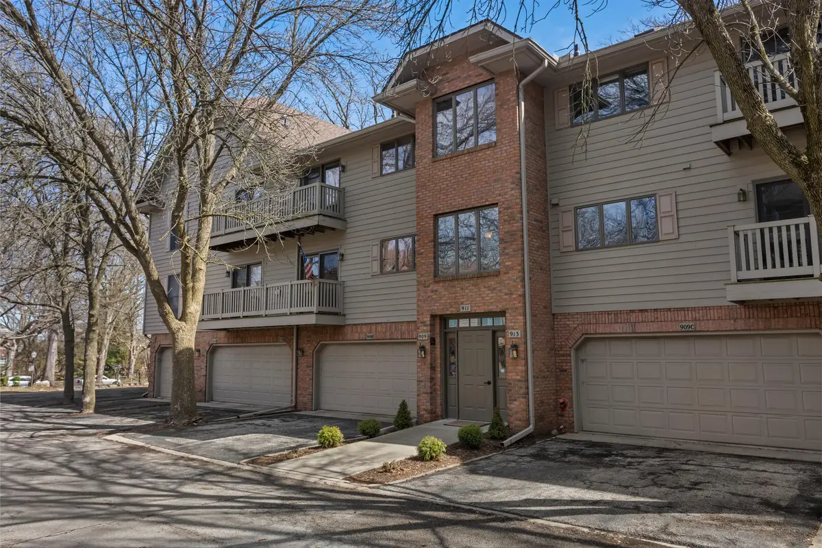 909 Cheshire DR #B, Champaign, IL 61821