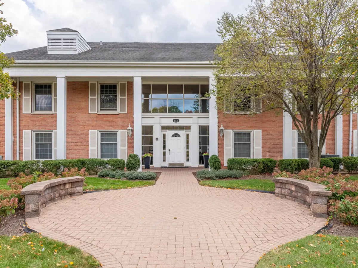 112 Carriage Way DR #205A, Burr Ridge, IL 60527