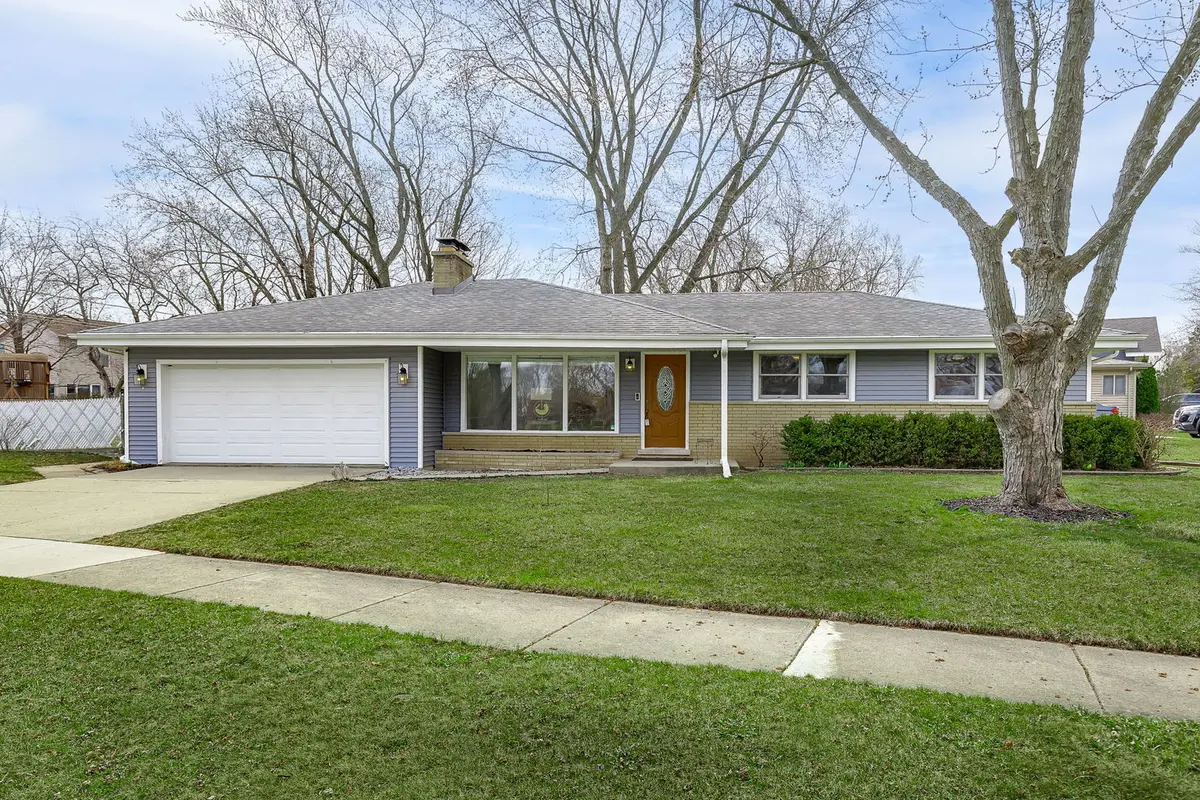 815 E Bryn Mawr AVE, Roselle, IL 60172