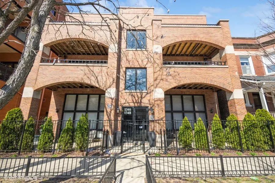 1346 W Addison AVE #1E, Chicago, IL 60613