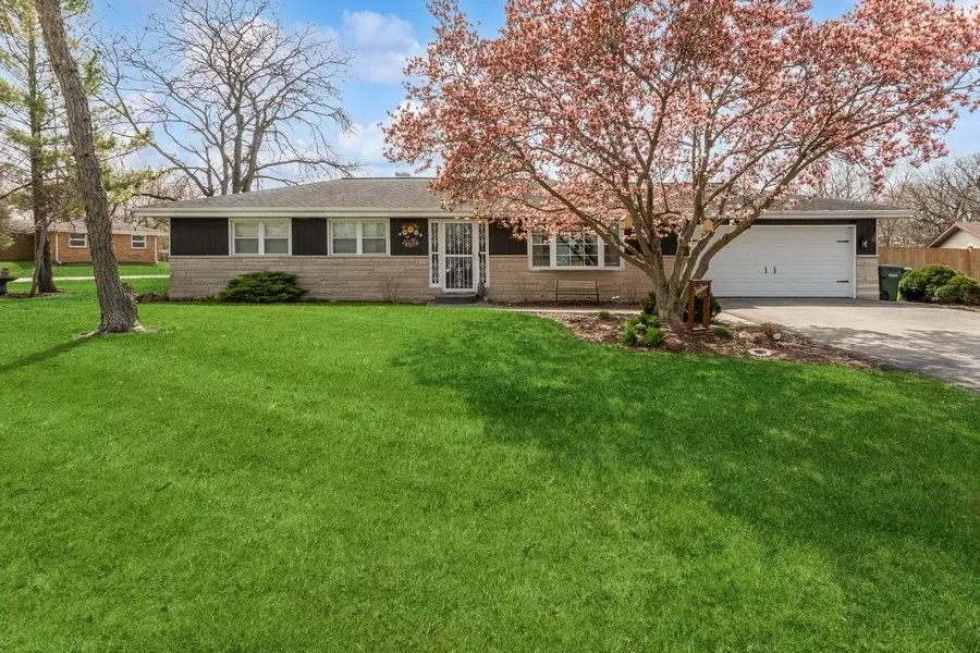 25560 S Parkside DR, Channahon, IL 60410