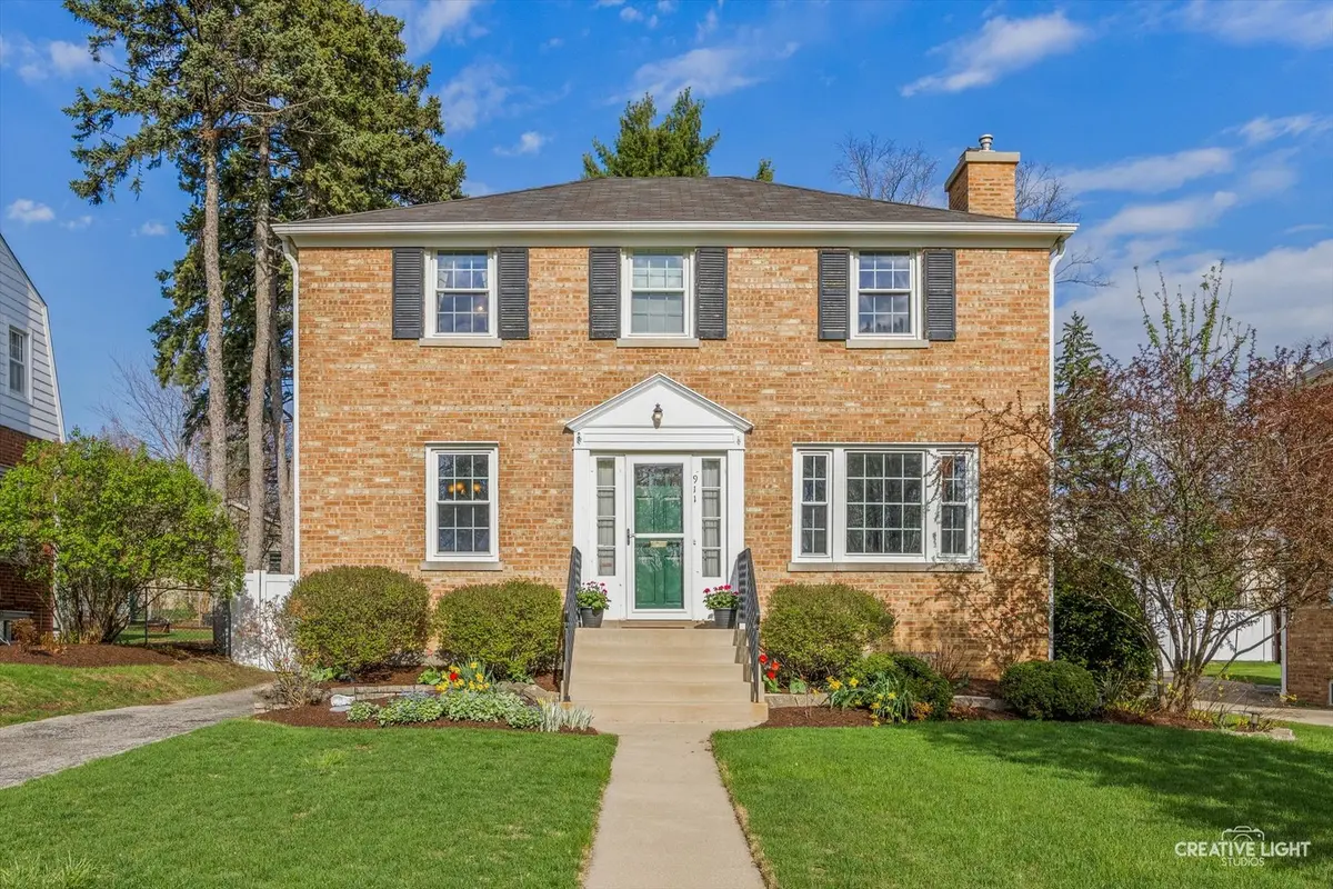 911 N President ST, Wheaton, IL 60187
