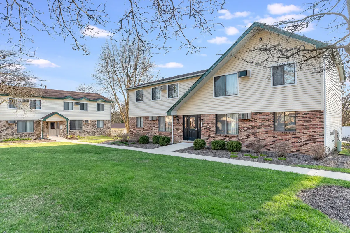 8332 Oak Leaf DR #1603, Woodridge, IL 60517
