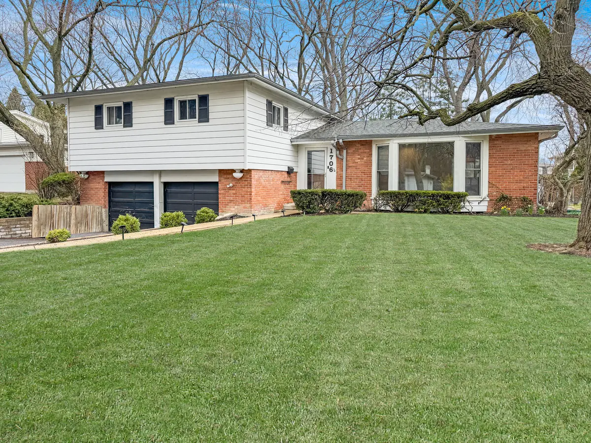 1706 Garand DR, Deerfield, IL 60015