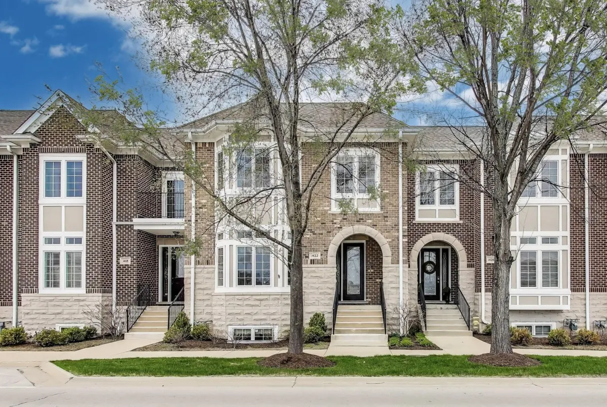 1422 E Northwest HWY, Arlington Heights, IL 60004