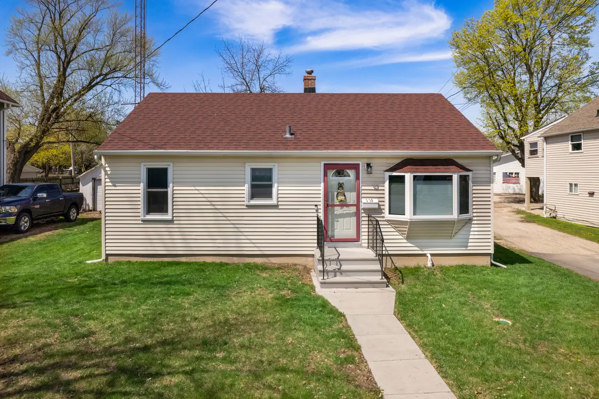 113 S Stott ST, Genoa, IL 60135