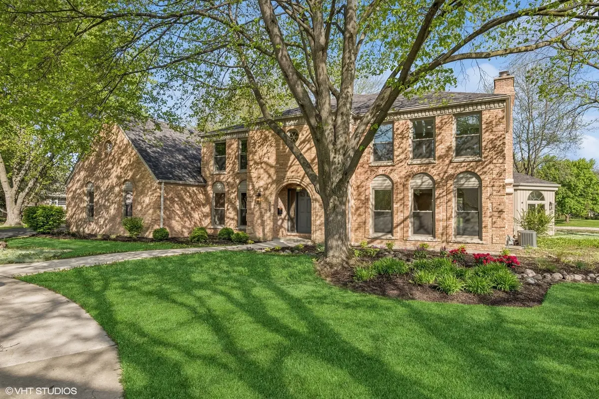 710 Parkview CIR, Elk Grove Village, IL 60007