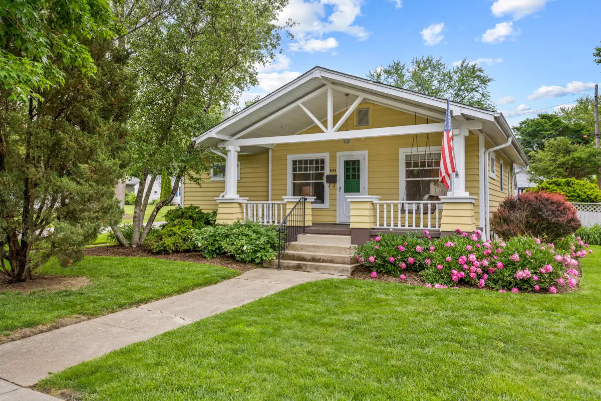 604 Jackson AVE, St. Charles, IL 60174