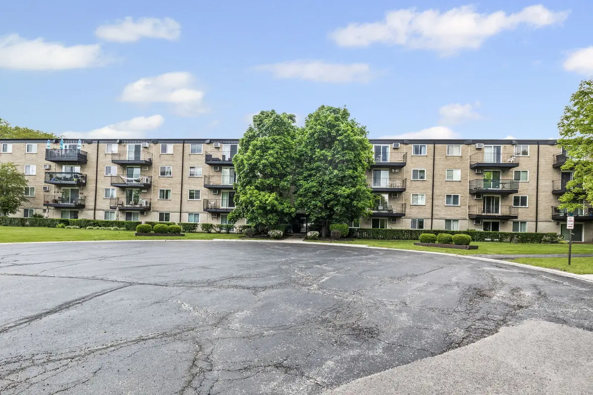 2420 E Brandenberry CT #2F, Arlington Heights, IL 60004