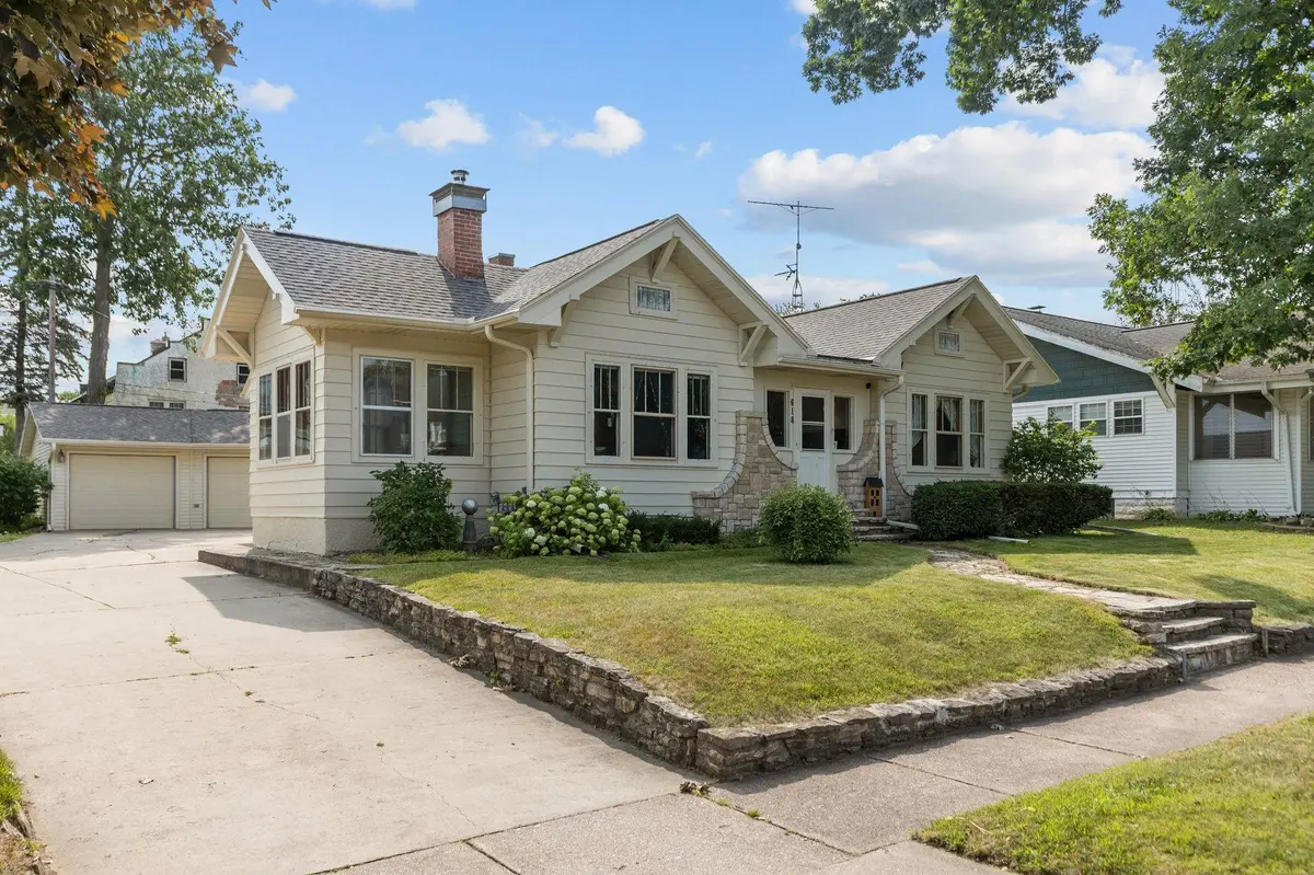 618 DICKINSON ST, New London, WI 54961