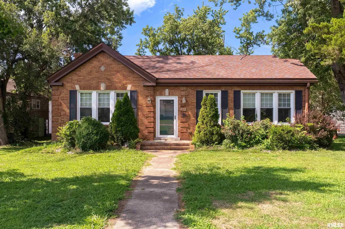 412 E MAIN ST, Duquoin, IL 62832