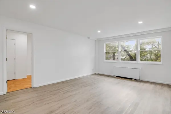 39 E 39Th St, Paterson City, NJ 07514