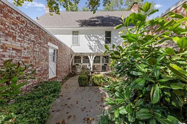 10214 Conser ST, Overland Park, KS 66212