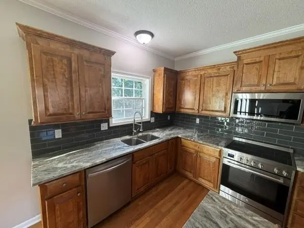 421 Stacey DR, Lee's Summit, MO 64082
