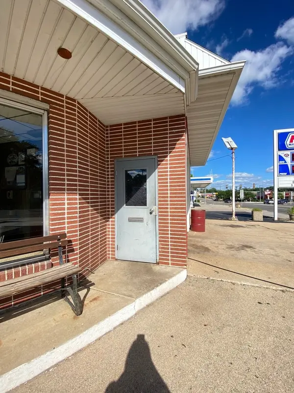 319 W Everett ST, Dixon, IL 61021