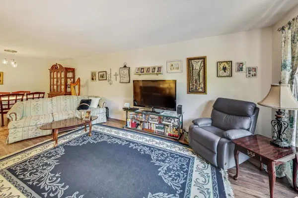 1S150 Spring RD #2H, Oakbrook Terrace, IL 60181