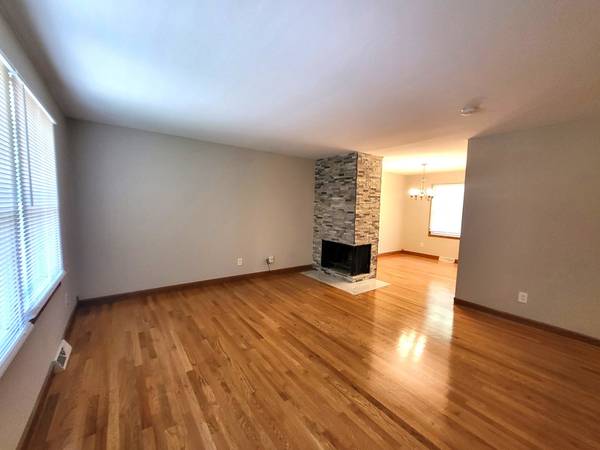 18099 W Valley DR, Grayslake, IL 60030