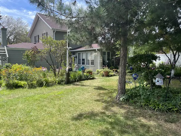 494 E Middle ST, South Elgin, IL 60177