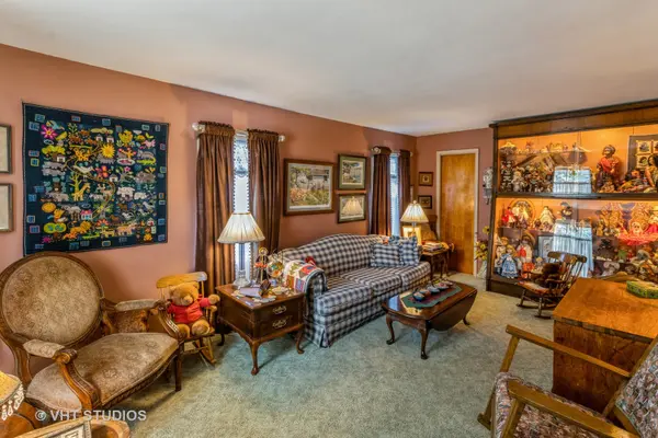 494 E Middle ST, South Elgin, IL 60177