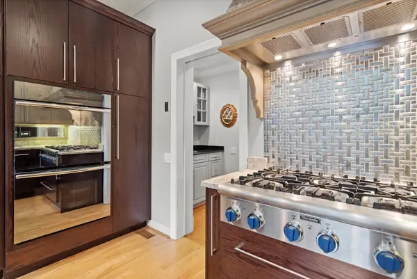 52 E CEDAR ST, Chicago, IL 60611