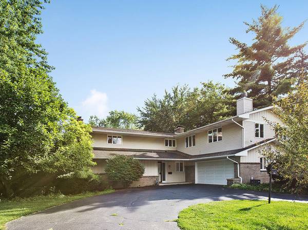 1516 Southlawn PL, Aurora, IL 60506