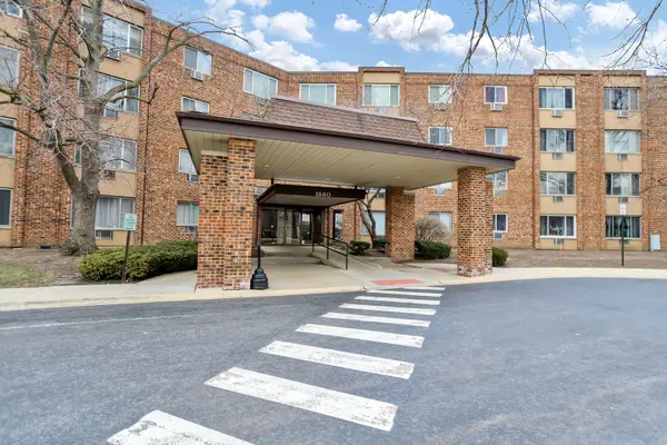 1880 Bonnie LN #104, Hoffman Estates, IL 60169