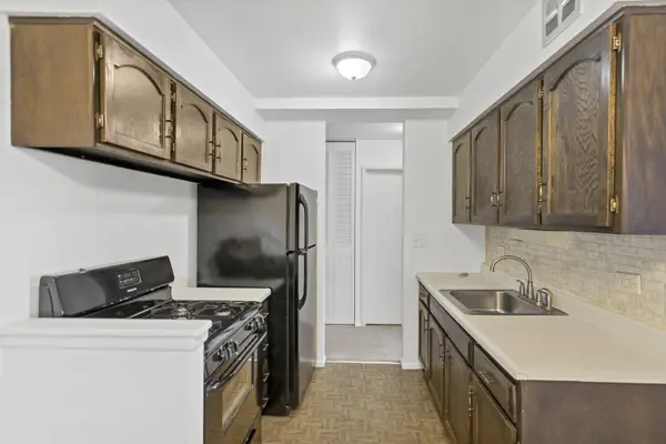 1880 Bonnie LN #104, Hoffman Estates, IL 60169