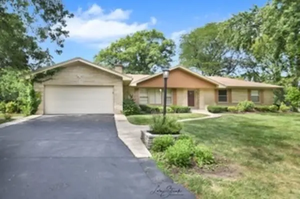 500 Chestnut LN, Darien, IL 60561